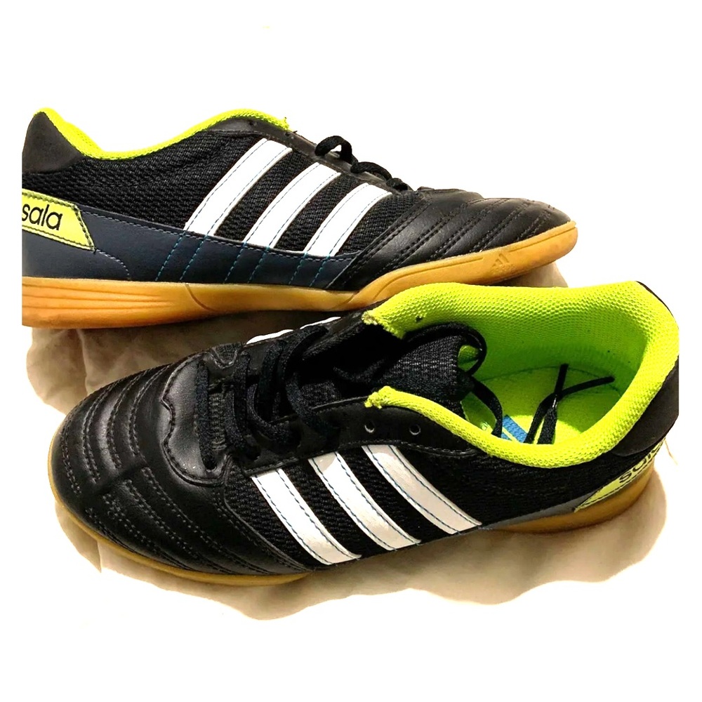 Adidas Sala indoor soccer shoes US 4 Women 6